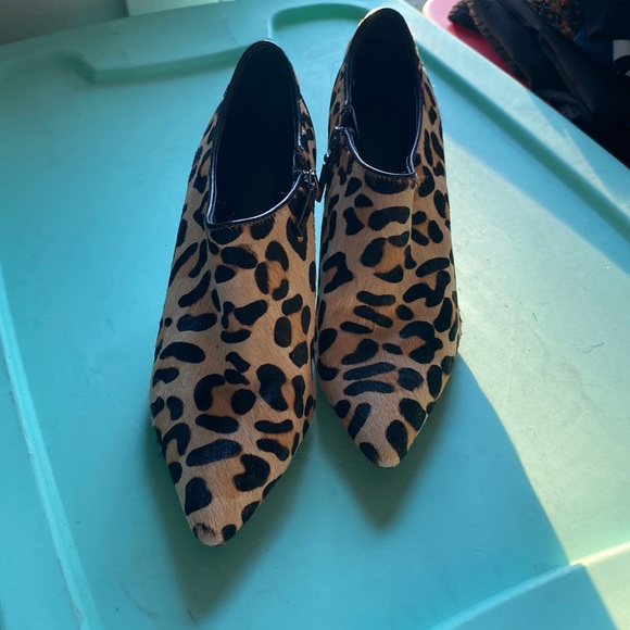 Calvin Klein cheetah heeled booties - Picture 1 of 3